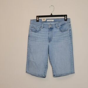 NWT LEVIS CLASSIC BERMUDA SHORTS MIDRISE